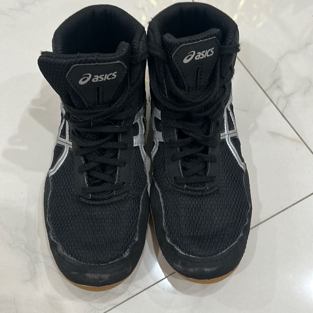 ASICS youth wrestling shoes